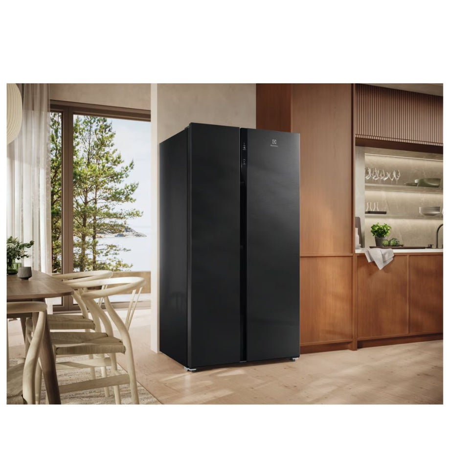 エクエル Electrolux ESE6200B-B 624L 700 Series side by side refrigerator